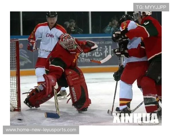 冰球守门员用屁股挡球登热榜