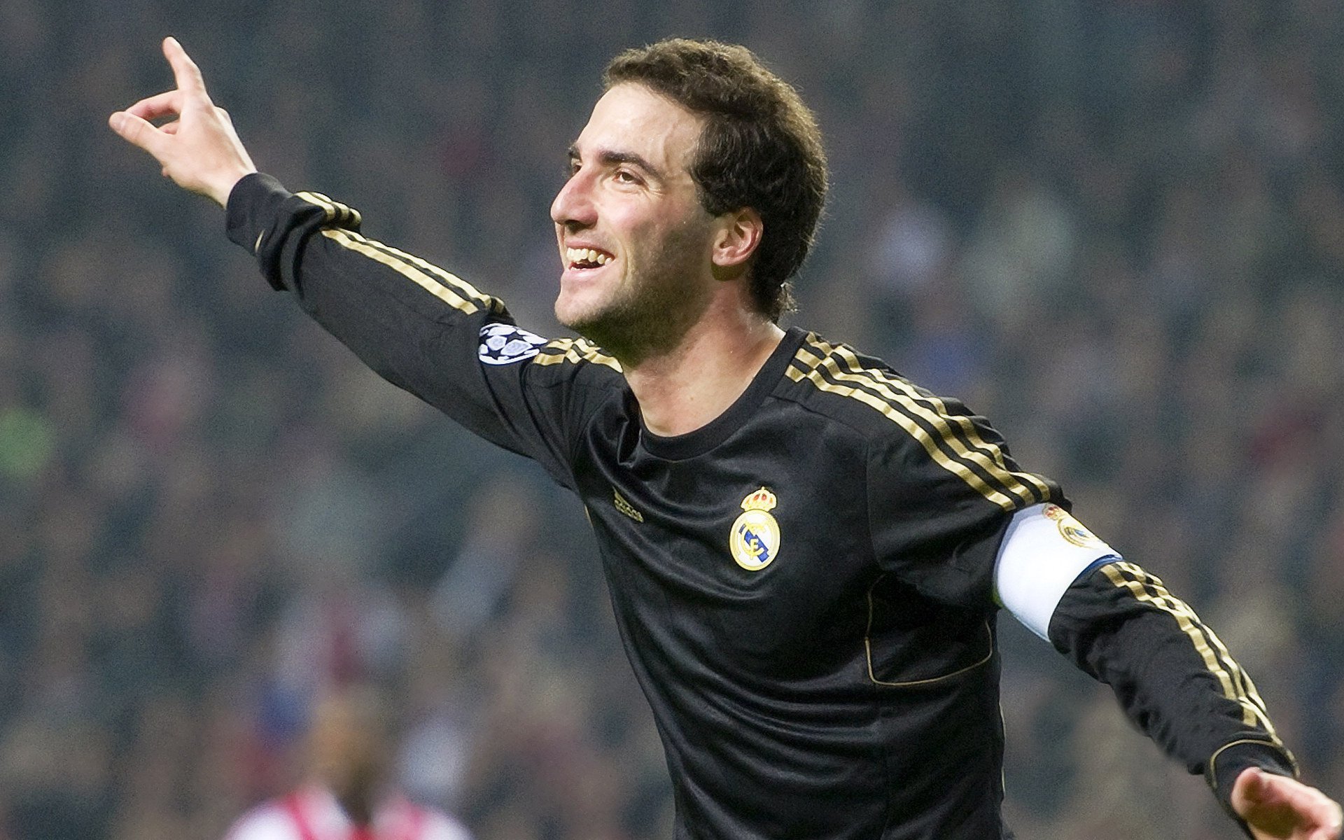 比赛关键数据对比图表，比赛的数据